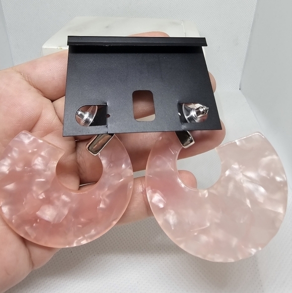 *CLEARANCE RACK* Inc International concepts Acrylic Flat Open Hoops - Picture 4 of 4